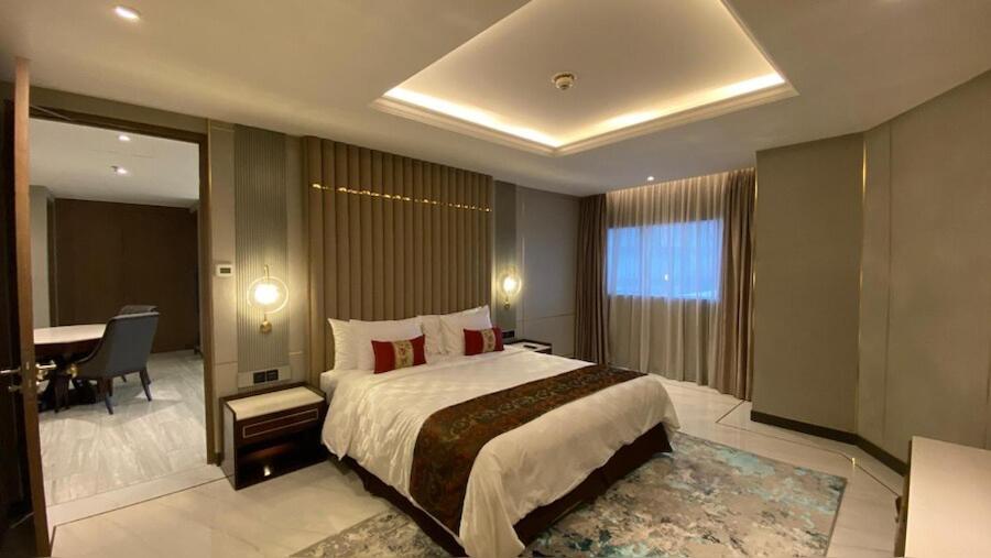 Po Hotel Semarang Exterior foto